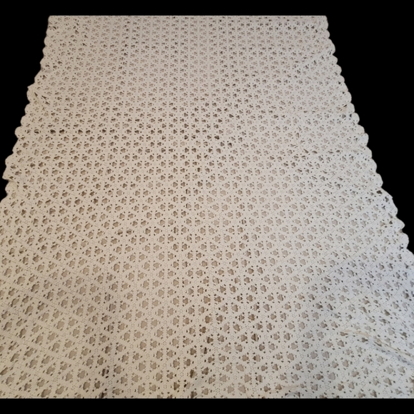 Vintage Crocheted White Light and Airy Bedspread/Coverlet King Size 120 x 76 - Picture 4 of 5